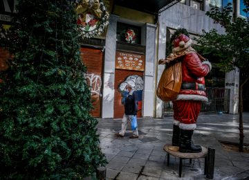 Κορονοϊός LIVE: «Βόμβα» λοιμοξιολόγων – Έρχεται τρίτο κύμα της πανδημίας μετά τα Χριστούγεννα και θα είναι πιο δύσκολο