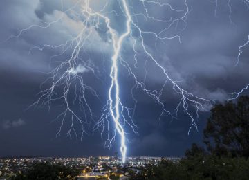 Καιρός σήμερα: Με καταιγίδες και μποφόρ φεύγει το 2020 – Πού θα χτυπήσει η κακοκαιρία (video)