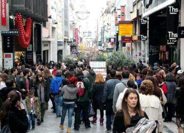 Εορταστικό ωράριο: Πώς θα λειτουργήσουν τα καταστήματα σε Αθήνα και Θεσσαλονίκη