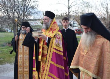 Υποδοχή των Αχράντων Παθών στα Τρίκαλα