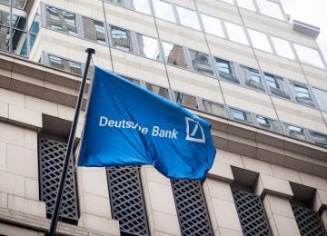 Πλήγμα στις μετοχές της Deutsche Bank και της UBS καθώς επιμένουν οι φόβοι για τις τράπεζες