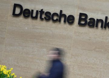 Καταρρέουν οι μετοχές της Deutsche Bank και της UBS  Αρνητικό το κλίμα σε Αθήνα και Ευρώπη