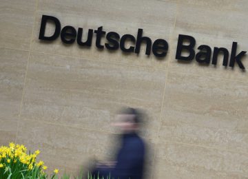 Deutsche Bank: Που οφείλεται ο νέος σεισμός που γκρέμισε τις μετοχές της ναυαρχίδας των γερμανικών τραπεζών