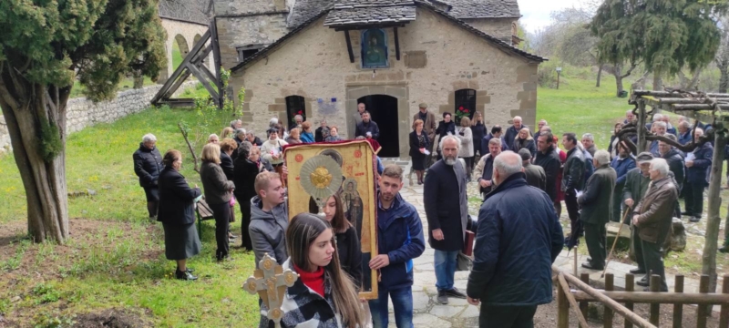 Θεία Λειτουργία και περιφορά των Αγίων Εικόνων στο Σπήλαιο Γρεβενών