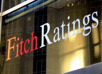 Fitch: Η κερδοφορία των τραπεζών θα παραμείνει υγιής παρά το πάγωμα των επιτοκίων στα στεγαστικά