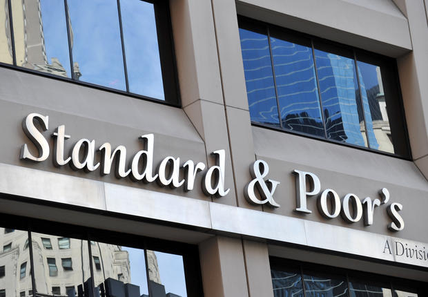 S&P: Προχώρησε σε αναβαθμίσεις ελληνικών τραπεζών