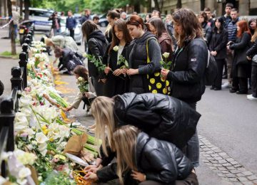 Βαρύ πένθος στην Σερβία μετά το μακελειό με τους 9 νεκρούς