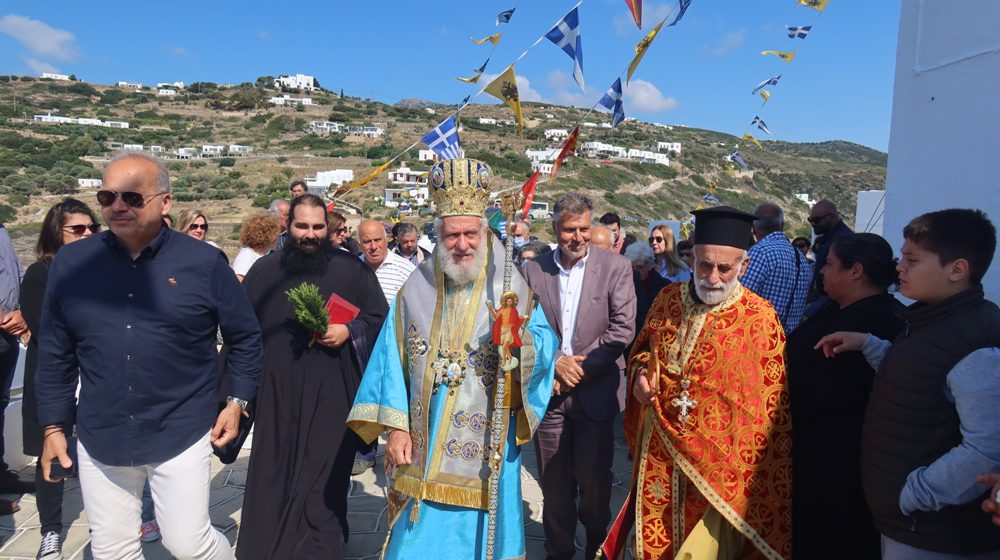 O Σύρου Δωρόθεος επί τη Αποδόσει του Πάσχα στο Μοναστηριακό Προσκύνημα της Παναγίας Χρυσοπηγής στη Σίφνο