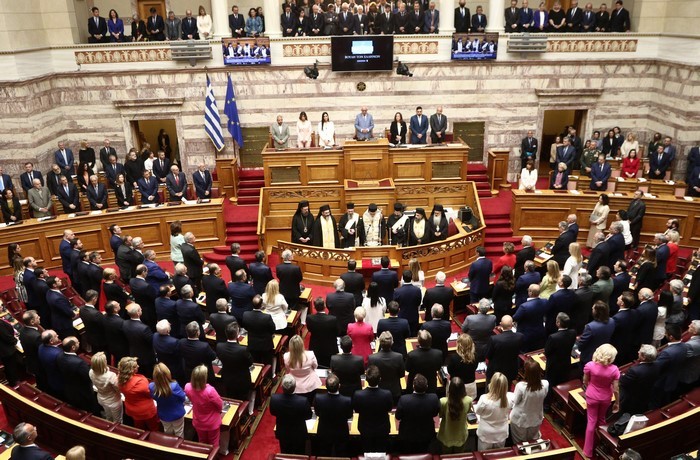 Αρχιεπίσκοπος προς νέους Βουλευτές: Να είστε καρπεροί, με κουράγιο και δύναμη, όπως απαιτούν οι σημερινές συγκυρίες  Η ορκωμοσία της Βουλής (ΦΩΤΟ)